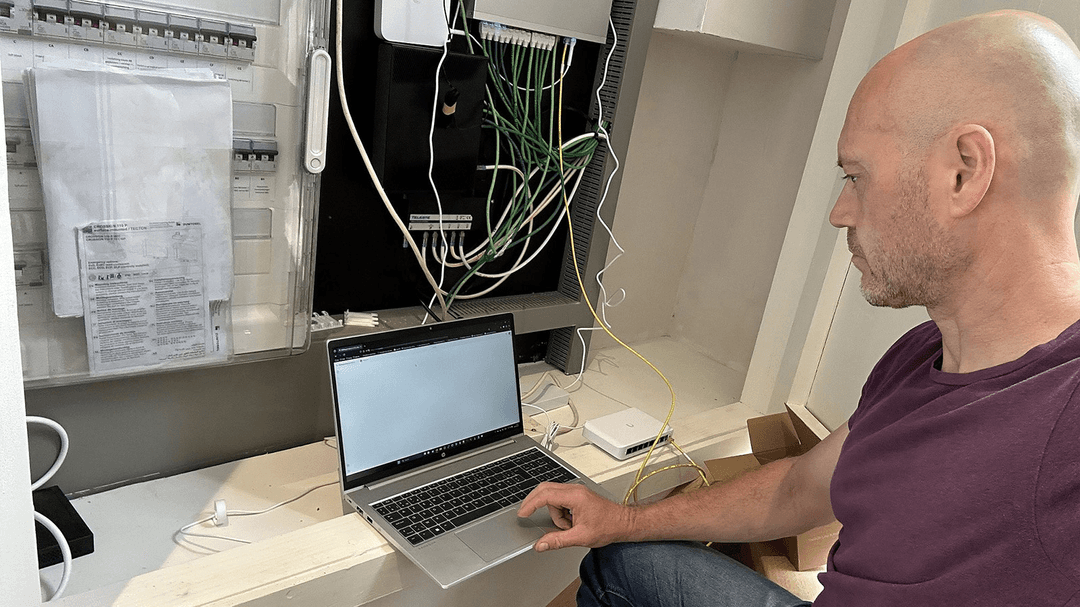 Philip van Forta Services installeert professionele Unifi wifi voor zelfstandigen in Turnhout